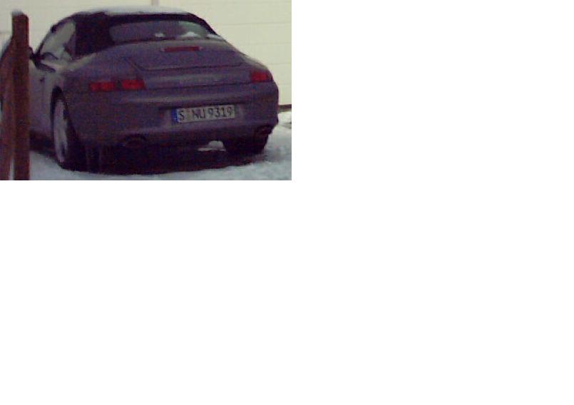 verschneiter Porsche.JPG